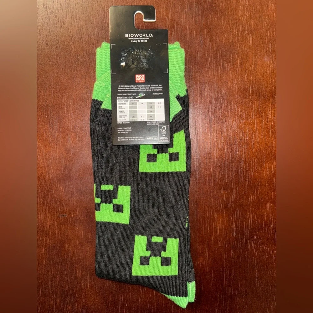 MINECRAFT NOVELTY CREW SOCKS NWT MEN’S SHOE SIZE 8-12